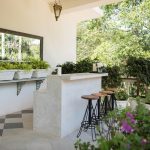 Zeitlose Terrassengestaltung mit Naturstein